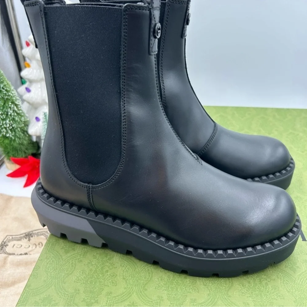 Gucci men’s leather Chelsea boots size 7, fit eight US maiden in Italy. Black.